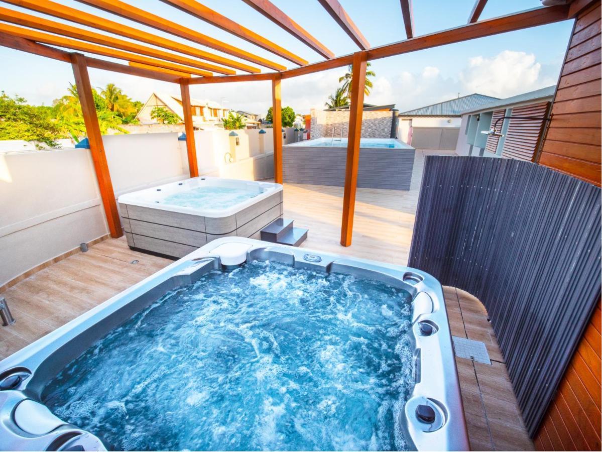 Evasion En Plein Coeur De La Ville Studio Jacuzzis Sauna Et Piscine Au Centre De 포트루이스 외부 사진